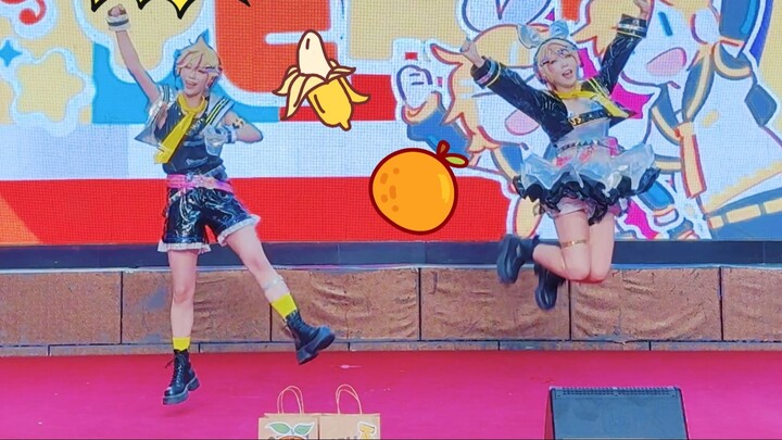 ไม่ใช่เพื่อนเหรอ? พวกคุณสองคนเกิดมาจากแม่คนเดียวกัน แต่กลับเต้นรำพร้อมกัน [ปักกิ่ง 831 Congyun Huanj