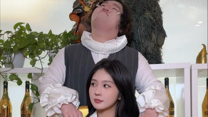 Sister: The struggle for the crown prince’s title has always been like this. Brother: Persimmons! Wh