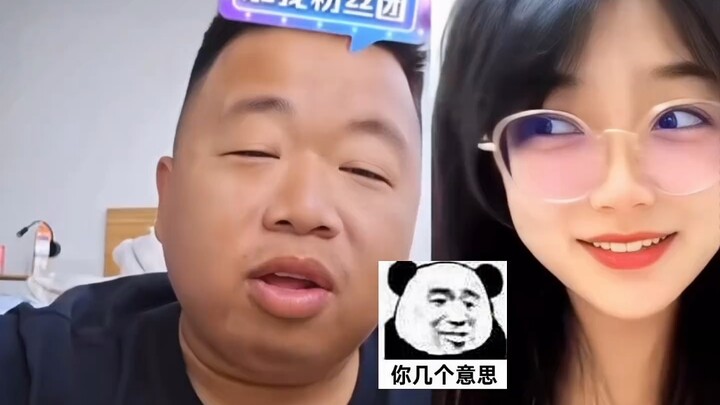 Presenter wanita melakukan siaran bersama sambil memuji Lan Zhanfei, namun Lan Zhanfei dengan sadar 