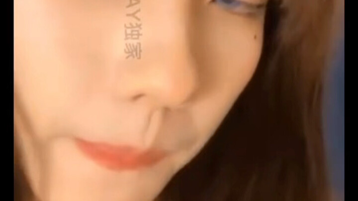 Lensa kontak biru! Senior yang imut bak kucing Persia!!!