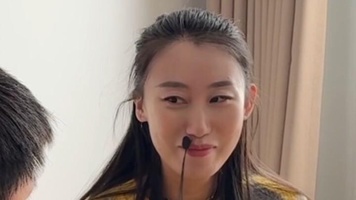 มุกแกล้งสุดล้ำของเสี่ยวเสวียน: "เกมในเกม"