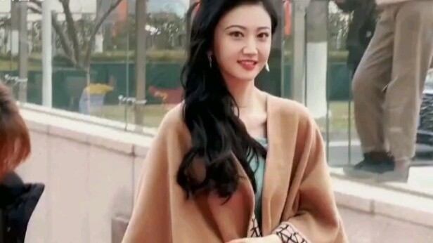 Jing Tian is here with Si Hai Chong Ming~[28]