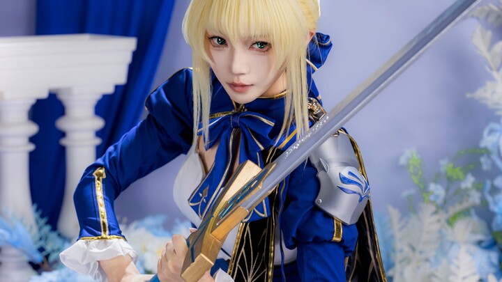 Raja Bulu Kepala Cosplay pergi ke acara komik, tapi malah diakui sebagai tuannya oleh bulu kepalanya