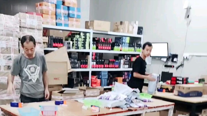 [Monkey] Visiting the PC Scammers' Warehouse