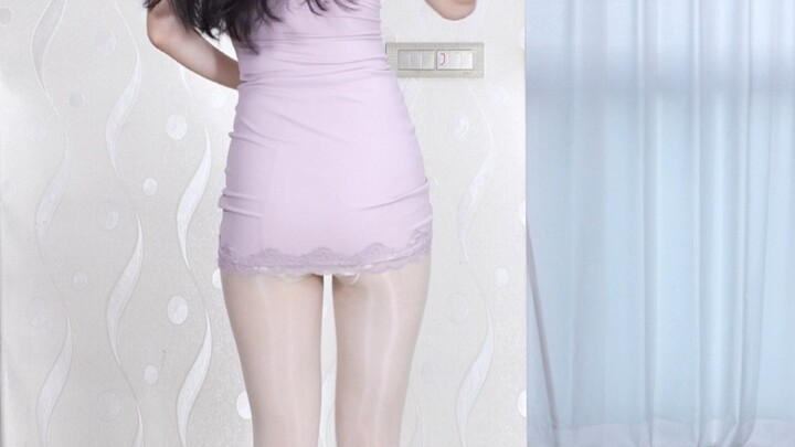 DAY BY DAY ชุดเดรสสีชมพู รองเท้าส้นสูง ด้านหลัง C3599