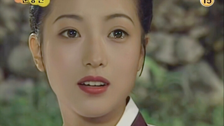 Turns out she was already a beauty legend in North Korea at the age of 16…