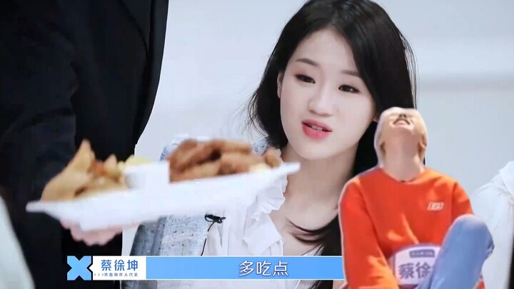 คุนคุนอบอุ่นมาก เอาน่องไก่มาเสิร์ฟให้นักเรียนหญิง แล้วยังบอกให้พวกเธอทานเยอะๆ อีกด้วย