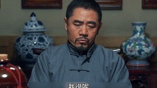Một người đàn ông chỉ nhấp một ngụm rượu và phát hiện ra có rượu giả trong quán bar.