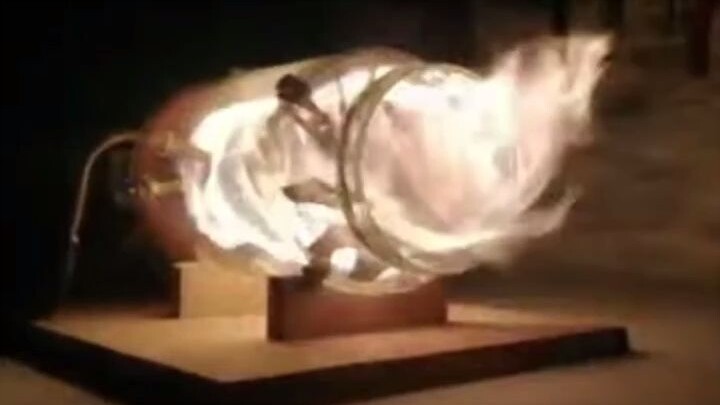 استخدام علبة الحلوى لتعديل محرك نفاث دوار شفاف...