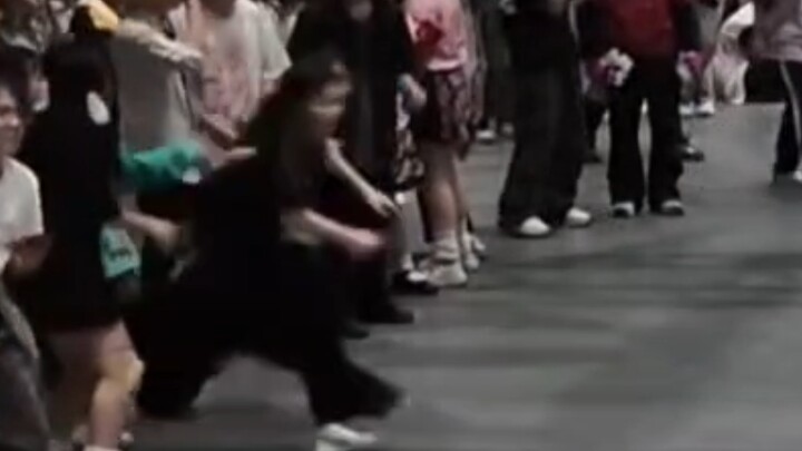 «الرقص العشوائي يكون أكثر تناسقًا من الرقص على المسرح»