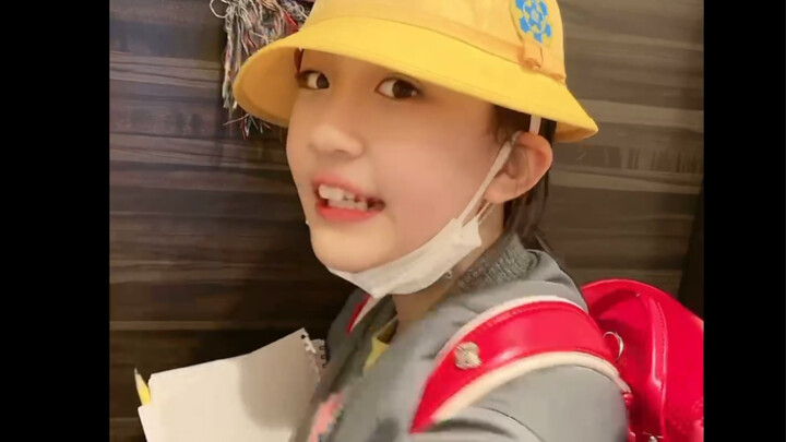 Fairies need to eat—doesn’t this beauty ever pick her nose?