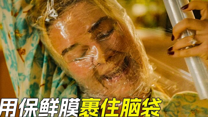 بعد أن سحقت المرأة البيضة، اكتشفت أنها فارغة من الداخل.