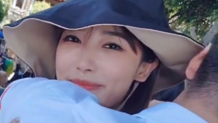 Fans Catches TunTun in the Wild—Please Give a Hug! Fan: So Soft!