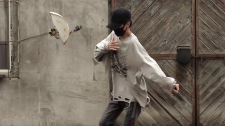 [Một vị vua giả tưởng nào đó] Đây có thể là biên đạo múa cừu điện tử đẹp trai nhất trên trang web