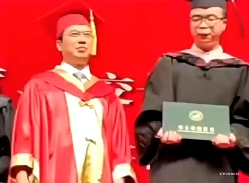 Giáo sư: Hai người đáng bị đụ!