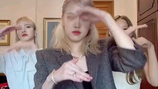 Blackpink; Rosé, Lisa and Jennie's Tiktok🥰