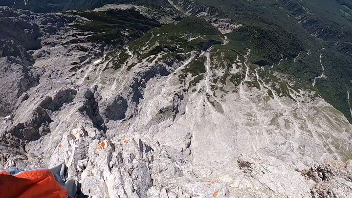 [Wingsuit] Kecepatan tertinggi penerbangan wingsuit adalah 220km/jam!