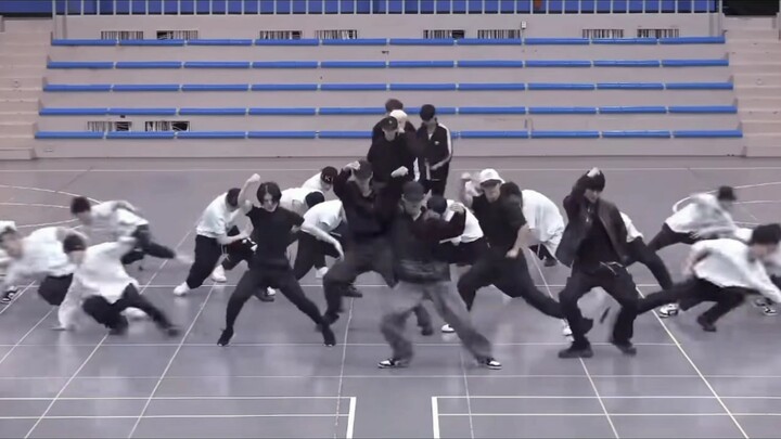 Help! This is insane! Watching this practice room made my skin crawl!!! The uncles are so handsome..