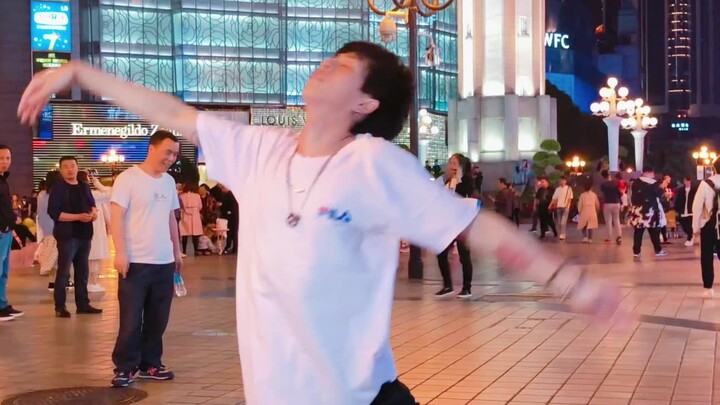 【茉莉花舞蹈】所以后面的爸爸在给小孩说什么呢