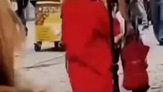 เด็กหญิงตัวตลก เด็กชายตัวเอก