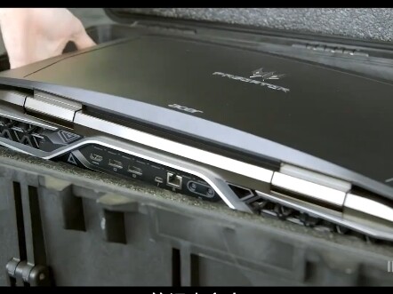 How big is this laptop? So big it won’t fit in a suitcase!