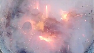 Kiến lửa: Các người nổ mạnh quá rồi!