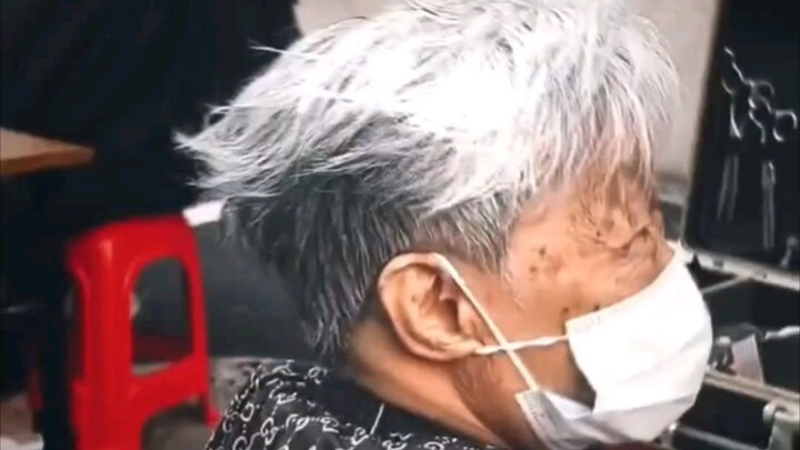 Potong menjadi "Susu Wang Jia"
