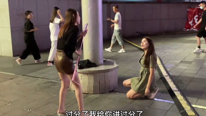凌晨3点，网红在街上直播不堪入目的一幕：低级快乐，正在拖垮你