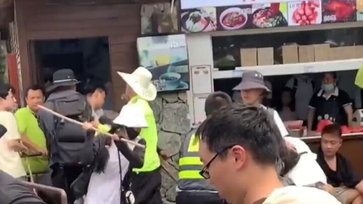 Pada 9 Juli, terjadi bentrok di Gunung Wugong akibat antrean panjang di kereta gantung! Pihak objek 