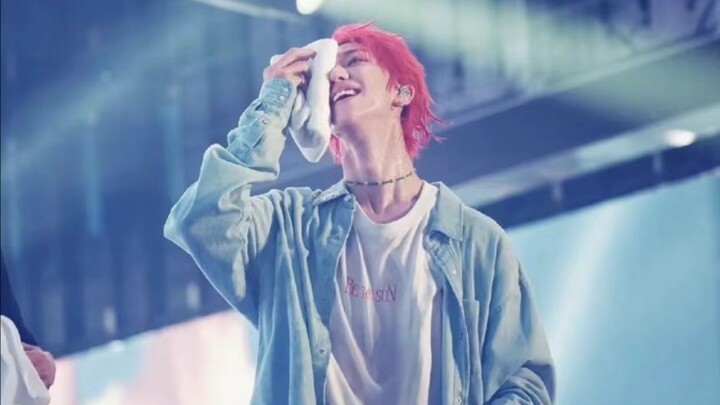 He walked forward step by step, only to be teased for having been in the industry for ten years alre