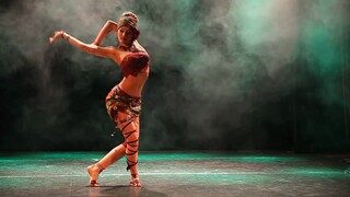 令人难以置信的身体控制，美丽的女人，出色的舞者Shemakhinskaya Bayaderka Festival  Yana Kremneva  2016