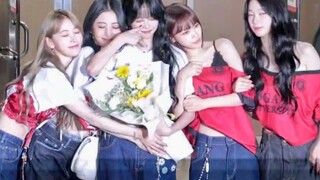 هونغ إن تساي يينغ تغادر منصب المذيعة للمرة الأخيرة، وجميع أعضاء LESSERAFIM يتجمعون لاستقبالها عند ان