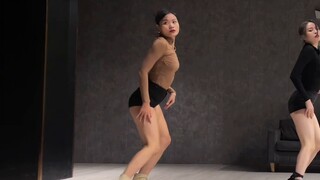 Versi lengkap koreografi "XI-Lee Hi" dan saudara perempuan cantik berkaki panjang Sting satu tahun y