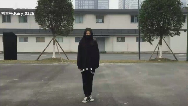 Ikun翻跳《wait wait wait》 优秀的akjj