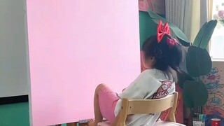 Tôi có năng khiếu vẽ từ khi còn nhỏ, nhưng mẹ tôi đã xé hết tất cả các bức vẽ của tôi, và bây giờ tô