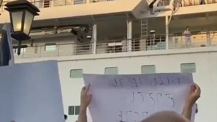 A cruise ship carrying 850 Russian tourists has arrived at a Georgian port and received a warm welco