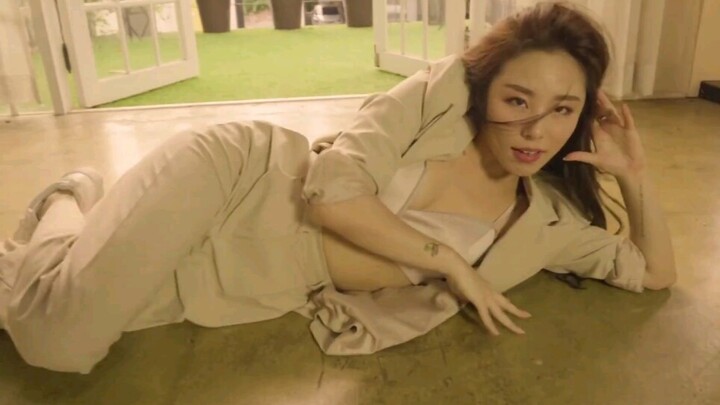 Khoảnh khắc “sát thủ” của Mamamoo – vũ công chính Hwasa – thử thách từ fan???