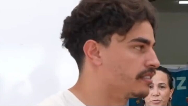 Bistecone Levando o Balestrin Para Almocar No Bom Prato de 1 rea