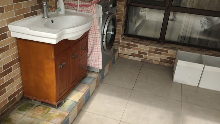 حياة الكلاب، كف عني.