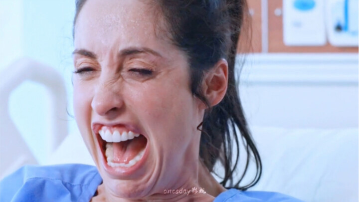 أم حامل تطلق وتعمل بقوة لتنجب طفلها، وزوجها السابق لم يكن سوى أداة لها لإنجاب الطفل ههه، وهناك أيضًا