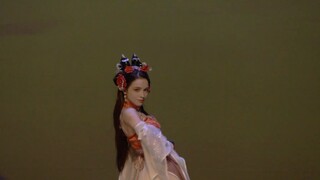 A dance performance of Luhuo CAVY's "Falling Mountain Wind," the theme song of the game "Three Kingd