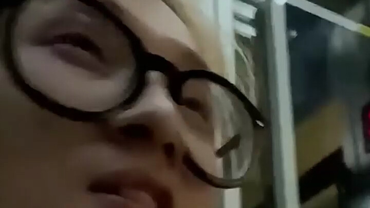 Ekor kecil wanita muda#