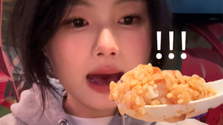 What’s it like to go to KTV and eat all by yourself?!