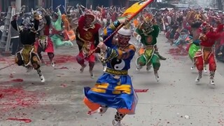 เมื่อคุณมาถึง Chaoshan คุณต้องดูการแสดงเต้นรำของจีน หรือที่เรียกว่า Han Yingge! การเต้นรำสงครามจีน C