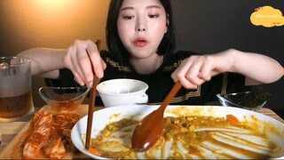 Cơm cà ri trứng, kim chi, rong biển cuối #amthuc