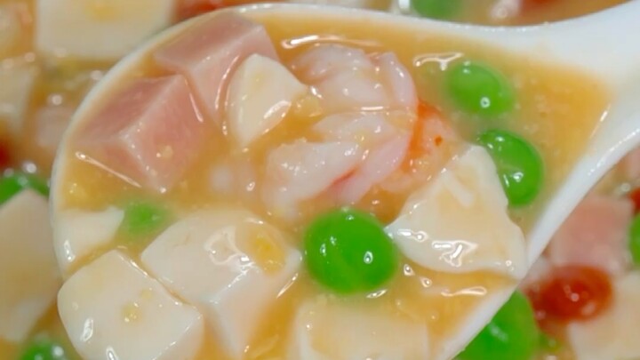 Three steps, four ingredients, and in five minutes you’ve got a pot of crab-roe tofu—kids love it!