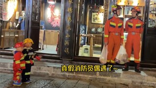 “中国的警察蜀黍都有一个特殊的技能 哄孩子”