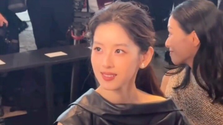 มีแต่ฉันรึเปล่าที่รู้สึกว่าจางเจ๋อเทียนในตอนนี้หน้าเหมือนคุณแม่ของหลิวอี้เฟยมากเลย?