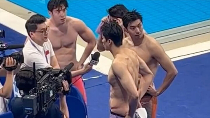 ما يحمله وانغ شون طوال اليوم هو مقعد!