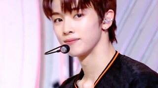 เวทีแสดงเพลงเปิดตัว Talk Saxy เพลงใหม่ของ RIIZE